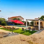 Sunshine - Private Heated Pool & Sport Fields * Galižana