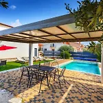 別荘 Sunshine - Private Heated Pool & Sport Fields Galižana