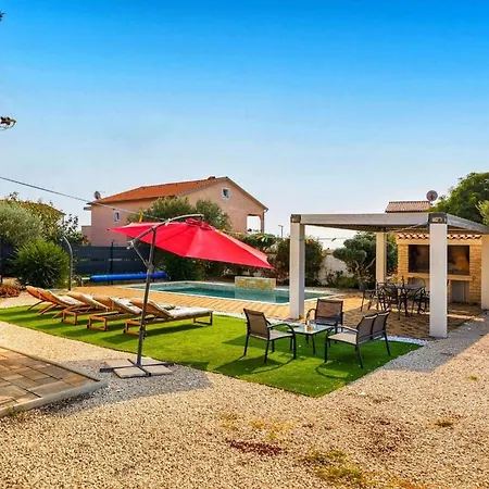 Sunshine - Private Heated Pool & Sport Fields * Galižana