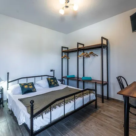 Sunshine - Private Heated Pool & Sport Fields *