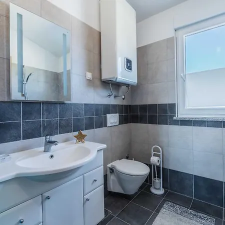 Ferienhaus Sunshine - Private Heated Pool & Sport Fields