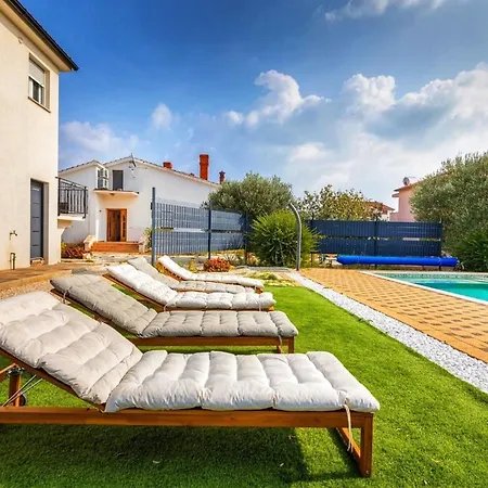 Ferienhaus Sunshine - Private Heated Pool & Sport Fields Galižana