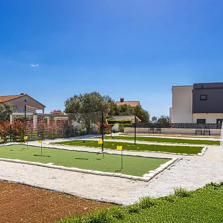 別荘 Sunshine - Private Heated Pool & Sport Fields Galižana