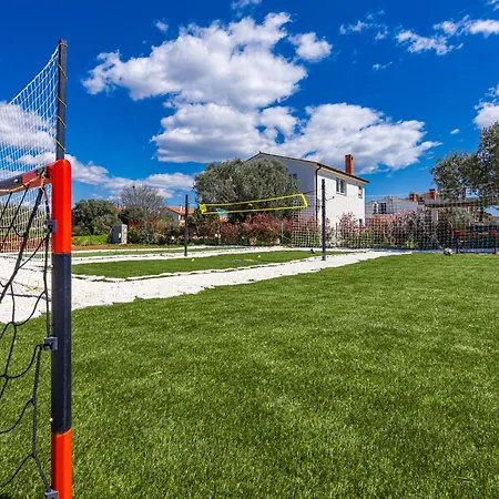 Sunshine - Private Heated Pool & Sport Fields Nyaraló