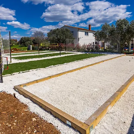 Sunshine - Private Heated Pool & Sport Fields * Galižana